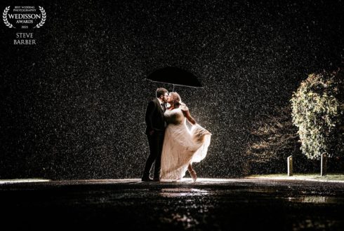 bad weather wedding photography at cooling castle barn
